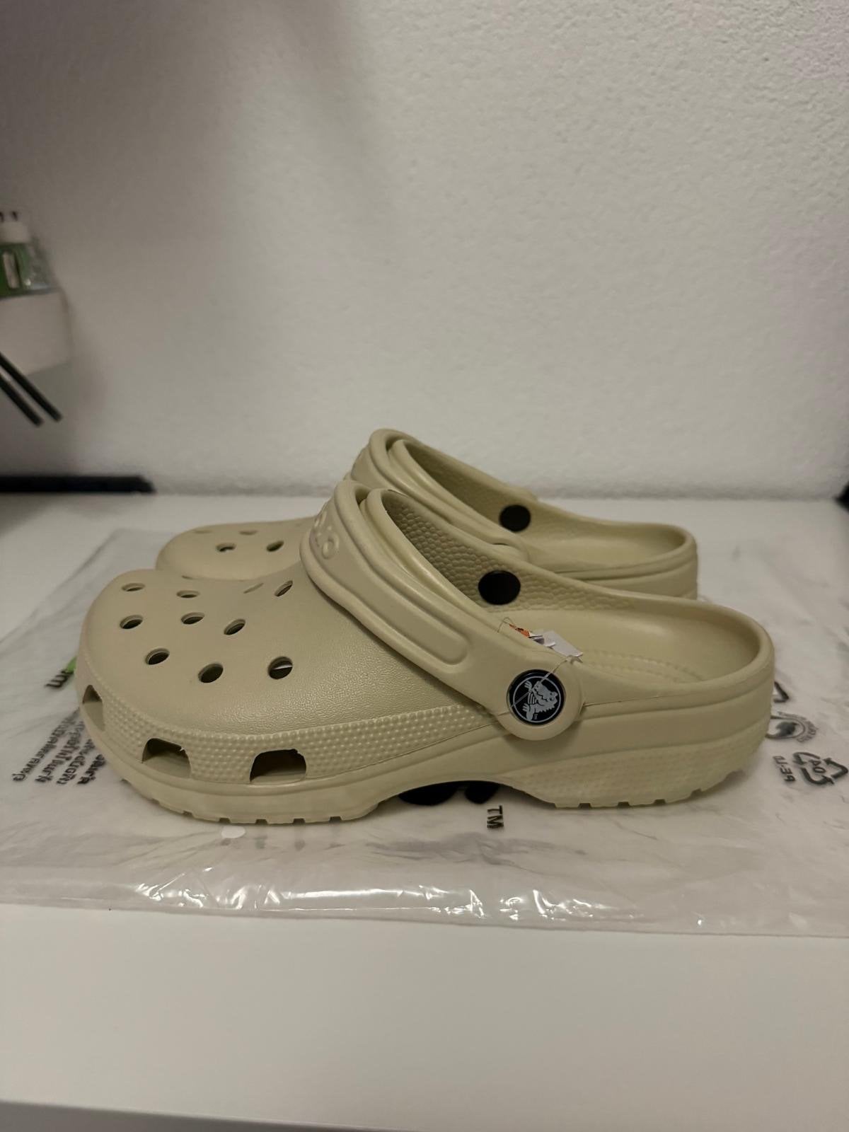 Nieuwe Crocs Classic Klompen - Beige, Maat 36-37, Verzenden, Nieuw, Beige, Slippers