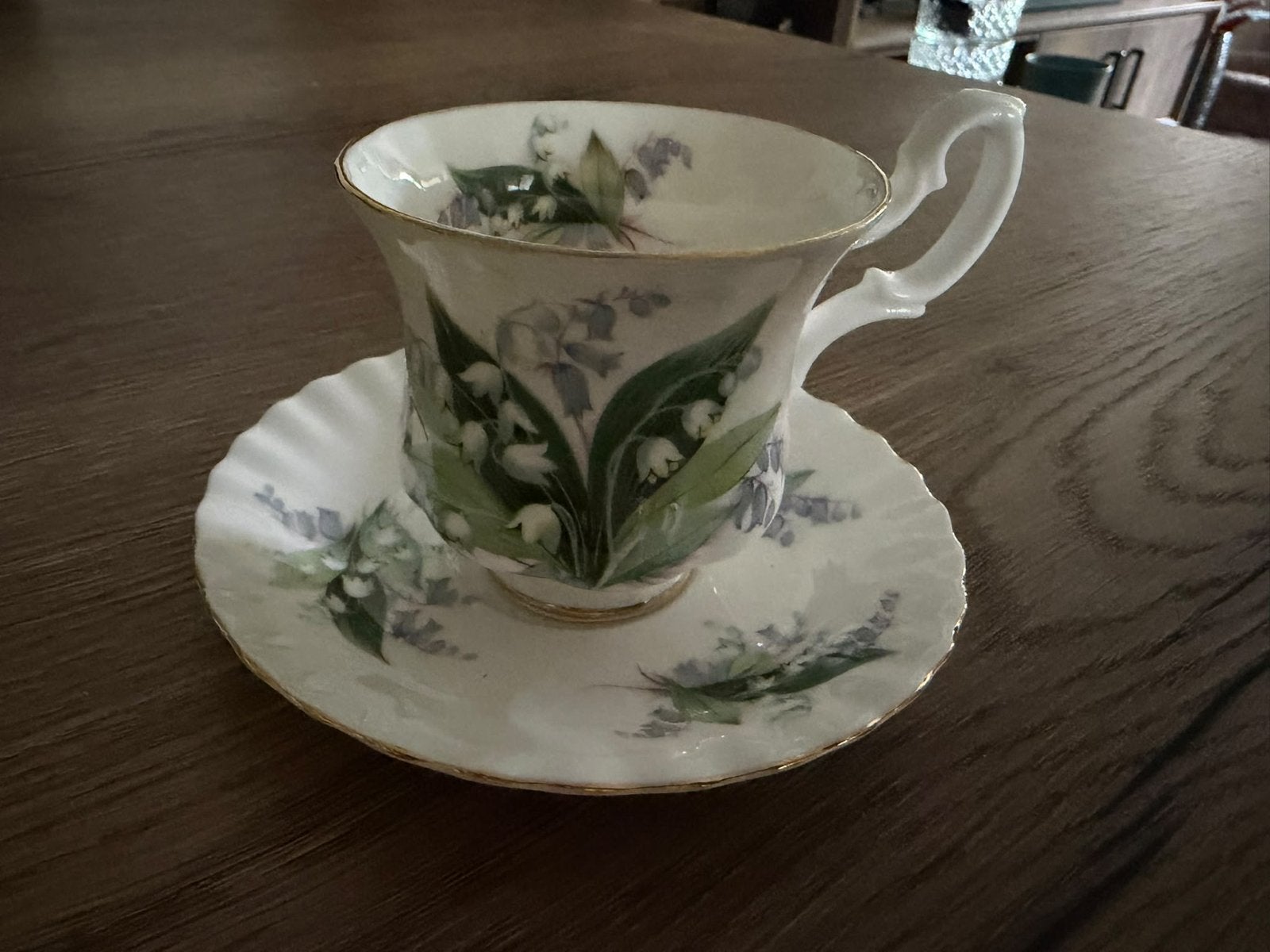 Royal Albert kop en schotel - Lelietje-van-dalen, Antiek en Kunst, Ophalen of Verzenden