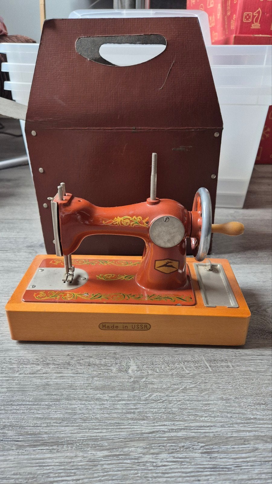 Vintage kindernaaimachine 'Made in USSR' met koffer, Antiek en Kunst, Ophalen of Verzenden