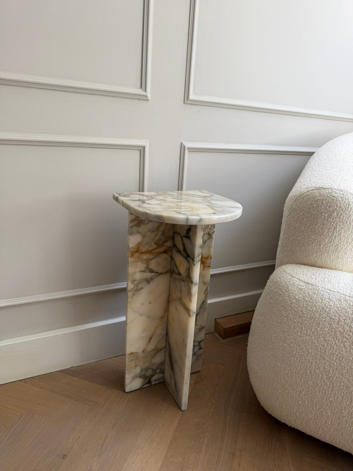 NIEUW Prachtige bijzettafel/tafeltje calacatta marmer, Ophalen, Zo goed als nieuw