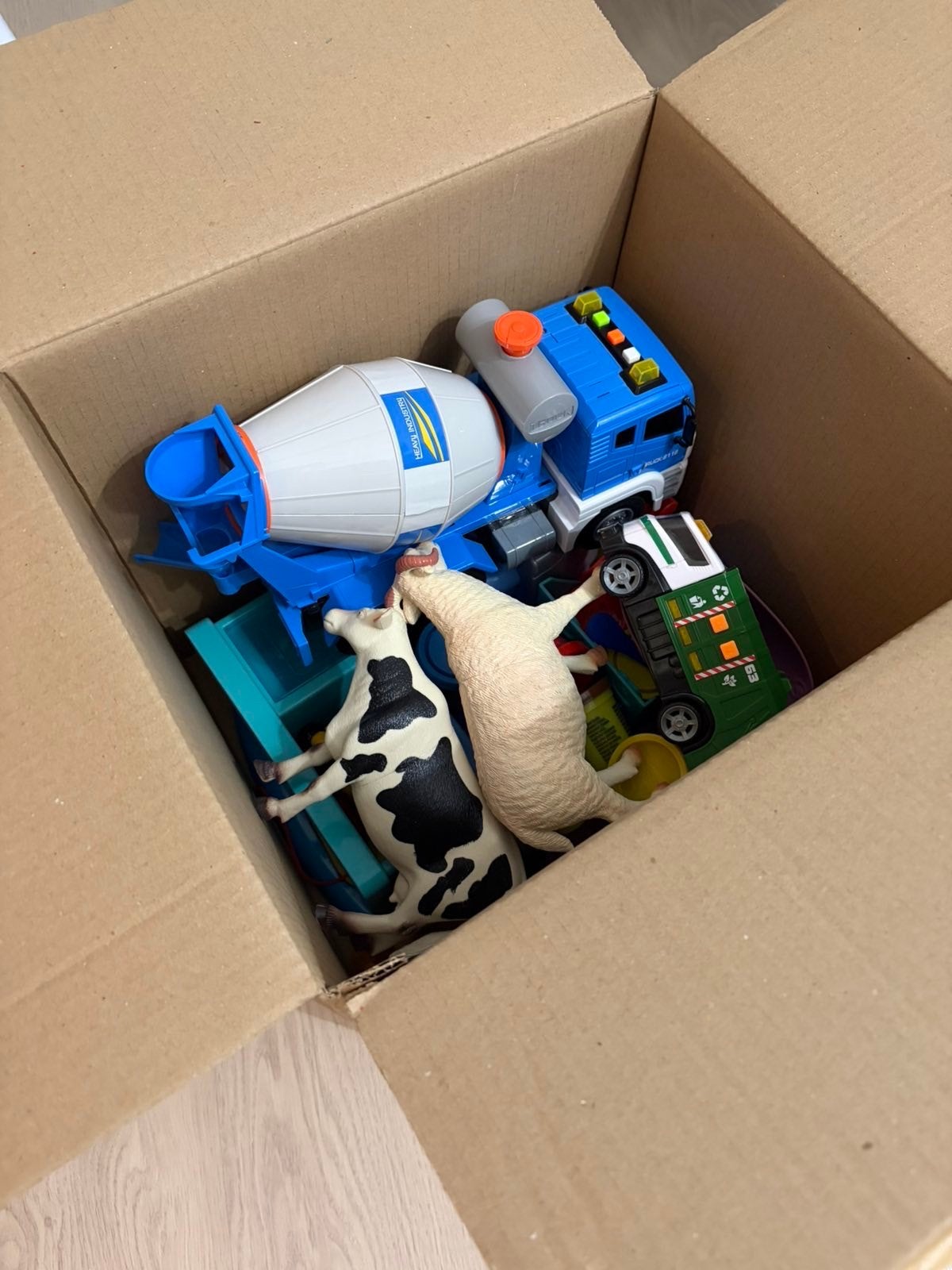 Grote speelgoedbox: Play-Doh, voertuigen, dieren en meer, Ophalen of Verzenden, Gebruikt, Jongen of Meisje