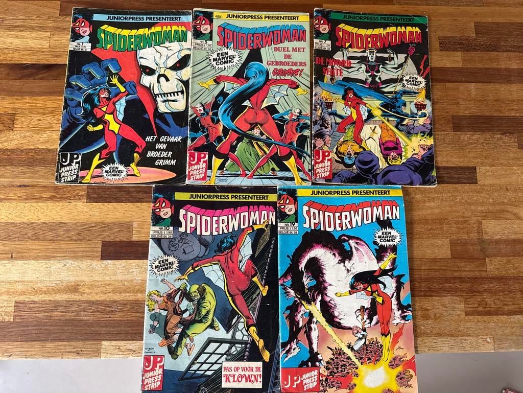 Spider-Woman Comics - Juniorpress - Nummers 1, 5,  7, 10, 19, Boeken, Strips | Comics, Meerdere comics, Ophalen of Verzenden, Gelezen