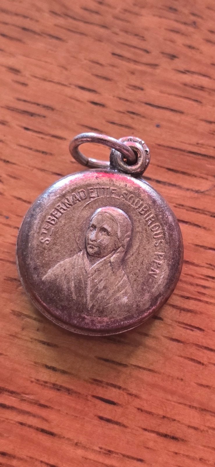 Antieke Medaille St. Bernadette Soubirous Relikwie, Antiek en Kunst, Ophalen of Verzenden