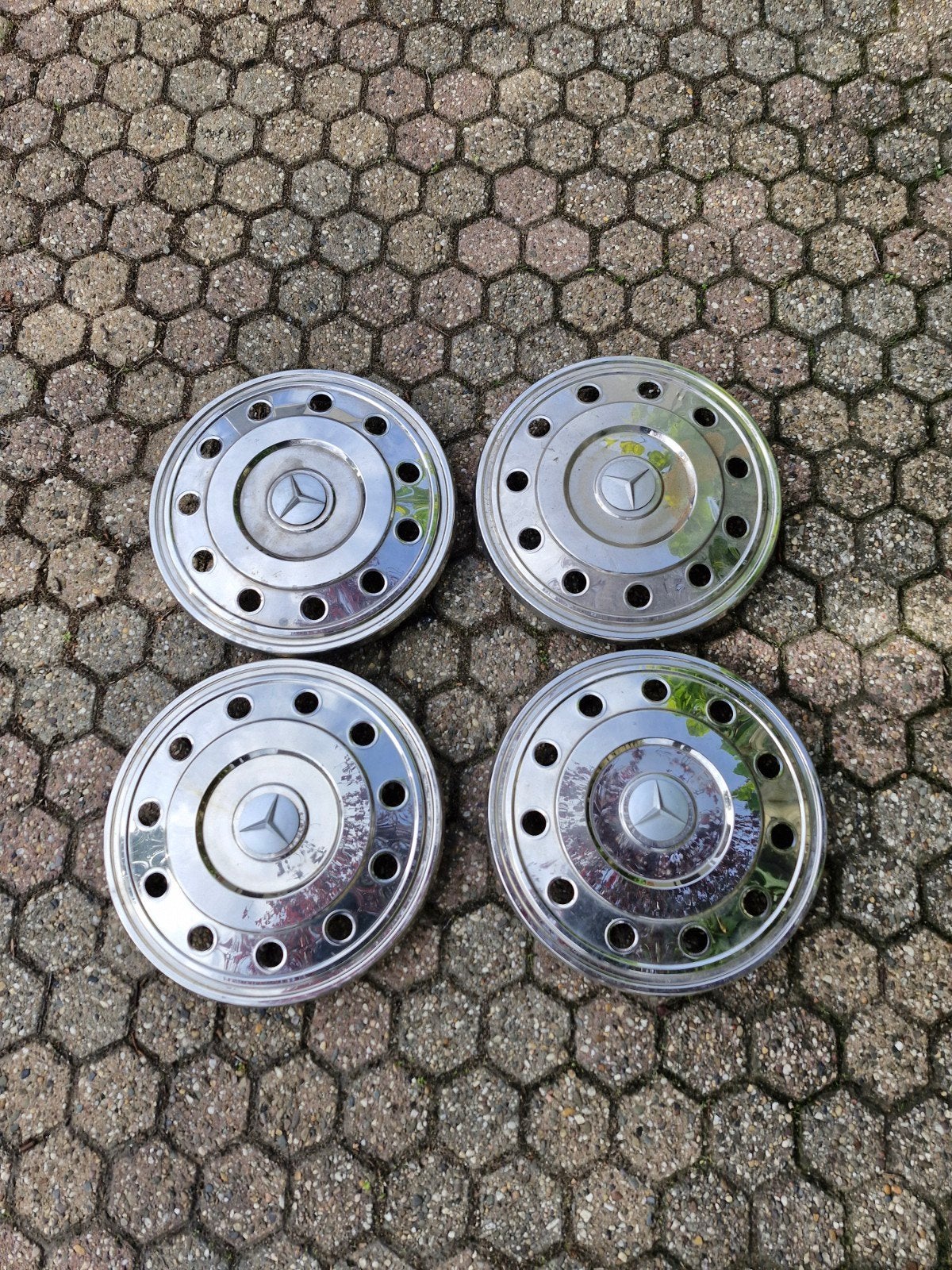 4x Mercedes-Benz wieldoppen - Gebruikt, Ophalen, Gebruikt
