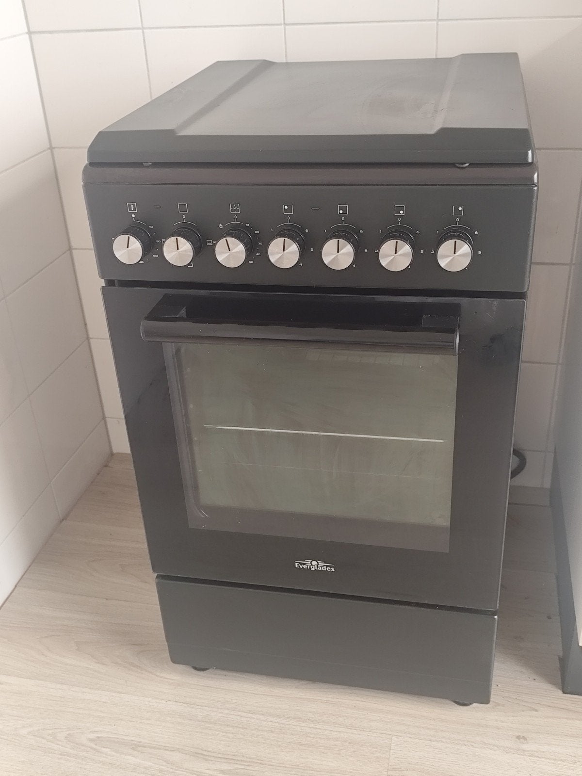 Everglades elektrisch Fornuis met Oven - 2 jaar oud, Ophalen, Gebruikt, 4 kookzones, Energieklasse A of zuiniger