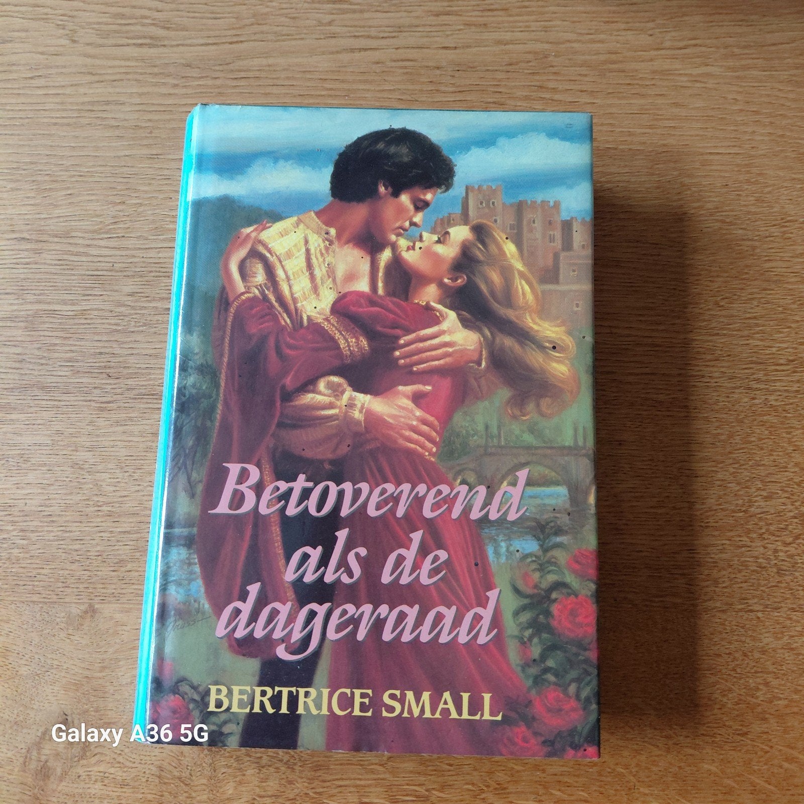 Betoverend als de dageraad - Bertrice Small, Ophalen of Verzenden, Gelezen, Bertrice Small, Nederland