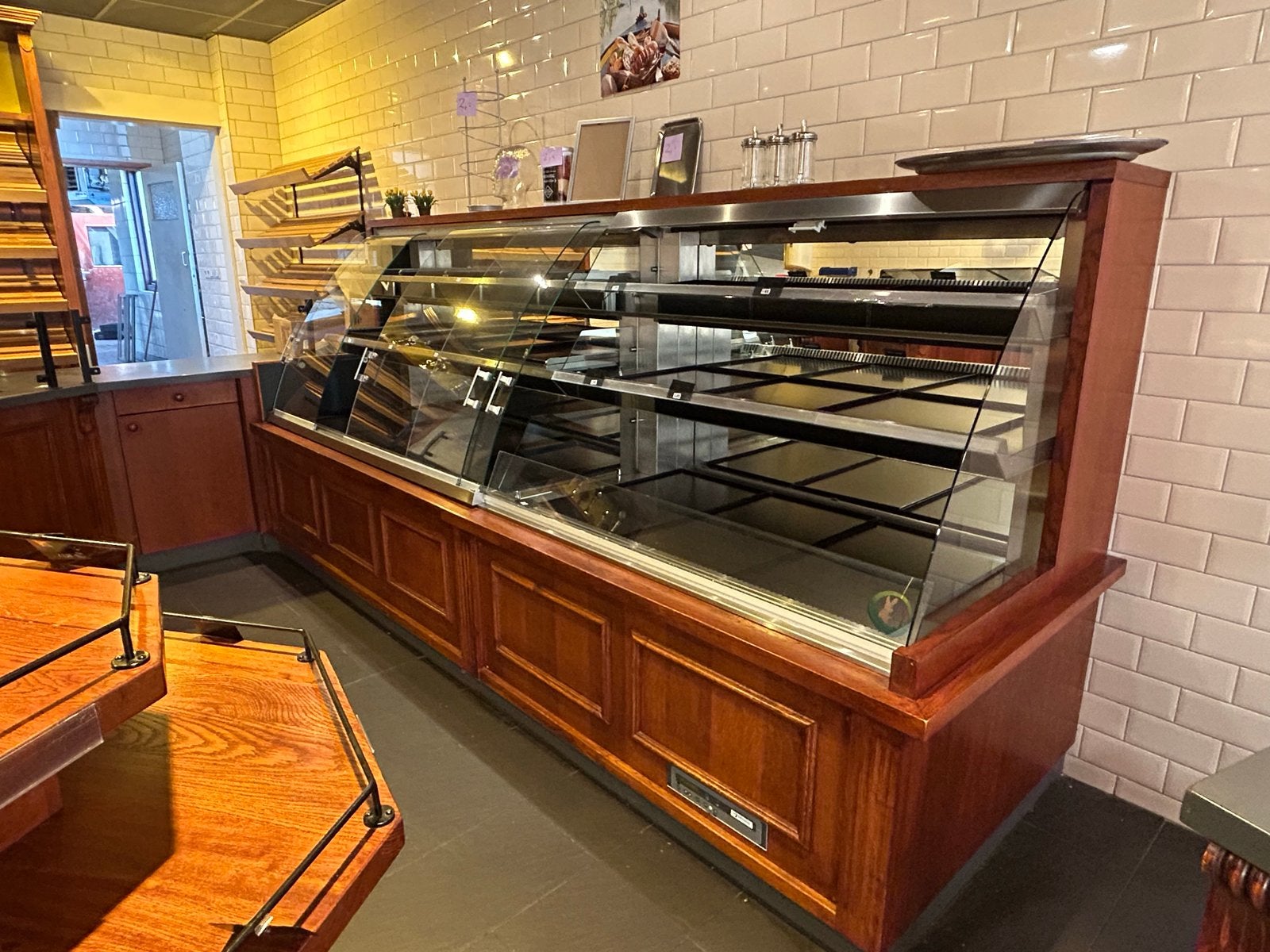 Complete bakkerij winkelinrichting TEAB, Ophalen