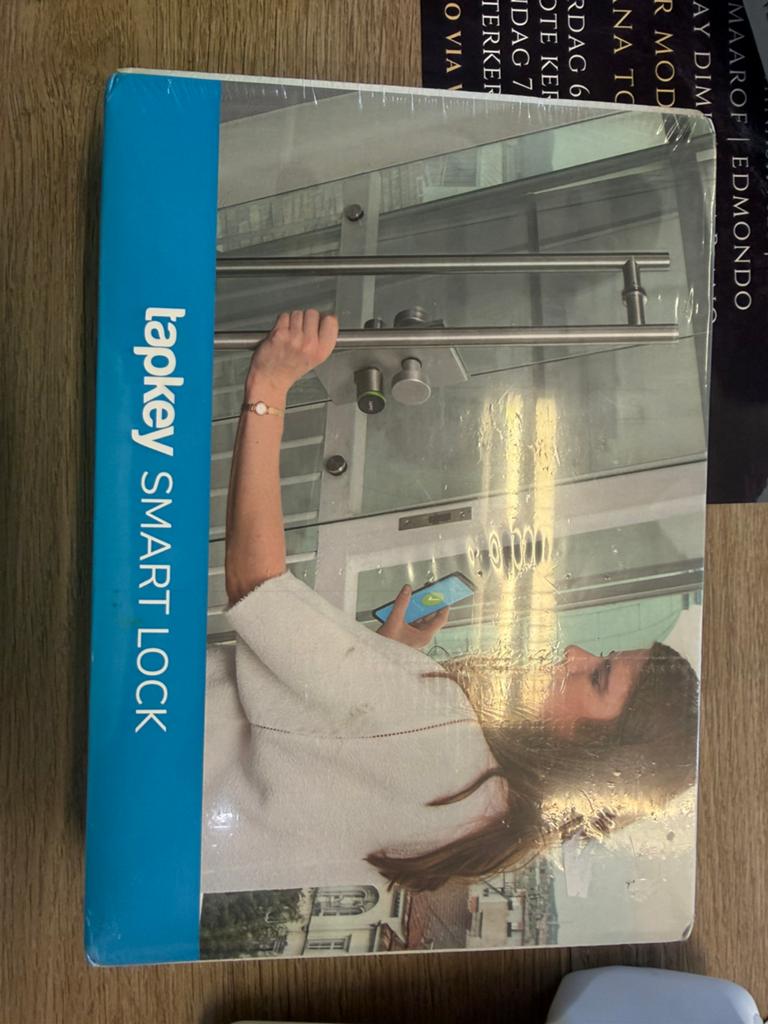 Tapkey smart lock, Ophalen of Verzenden, Zo goed als nieuw, Rvs, Slot