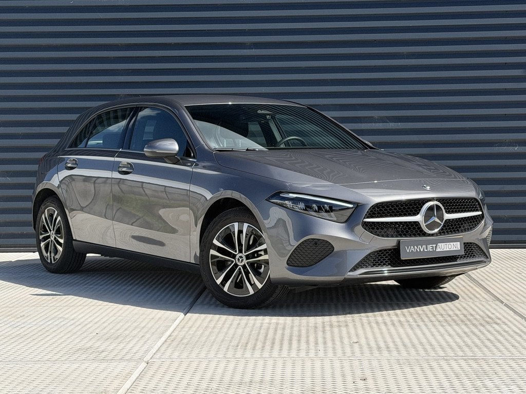 Mercedes-Benz A-Klasse 250 e Star Edition / Camera / Navigat, Auto's, Mercedes-Benz, Gebruikt, Met garantie (alle), 15 kWh, Leder en Stof