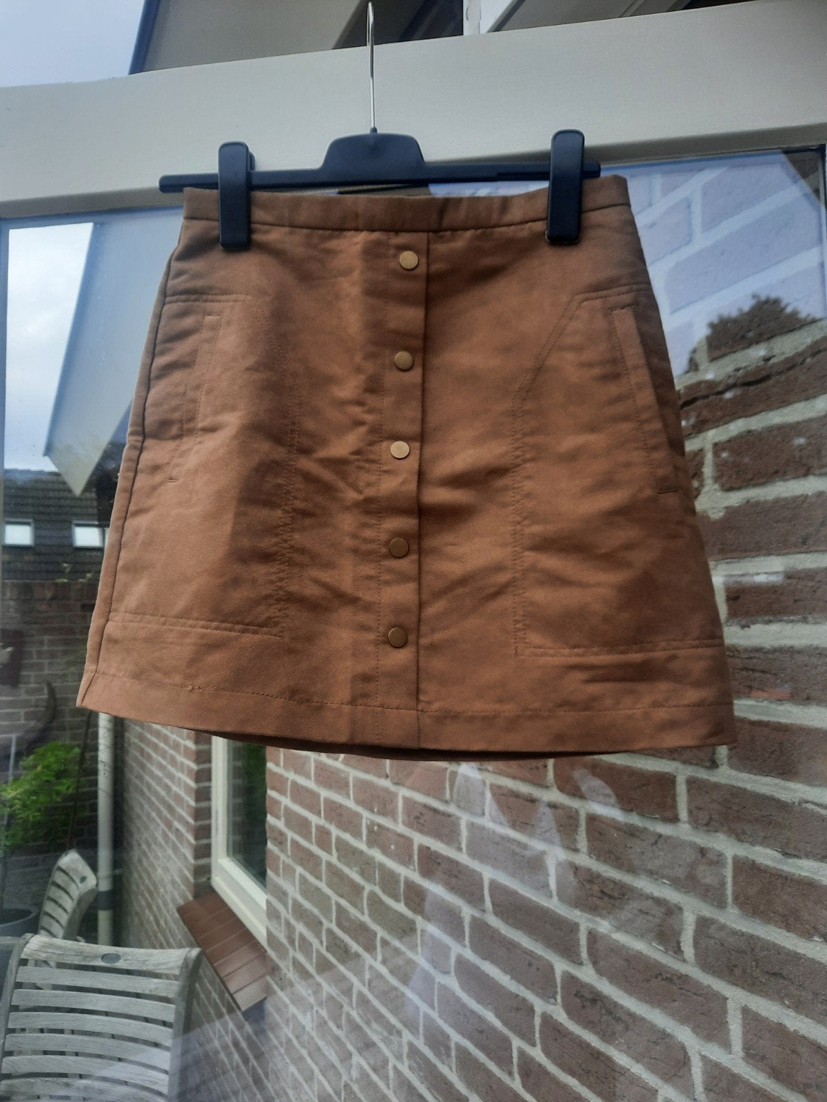 Bruine suède look rok met knopen maat S € 7,50, Bruin, Ophalen of Verzenden, Maat 36 (S), Boven de knie