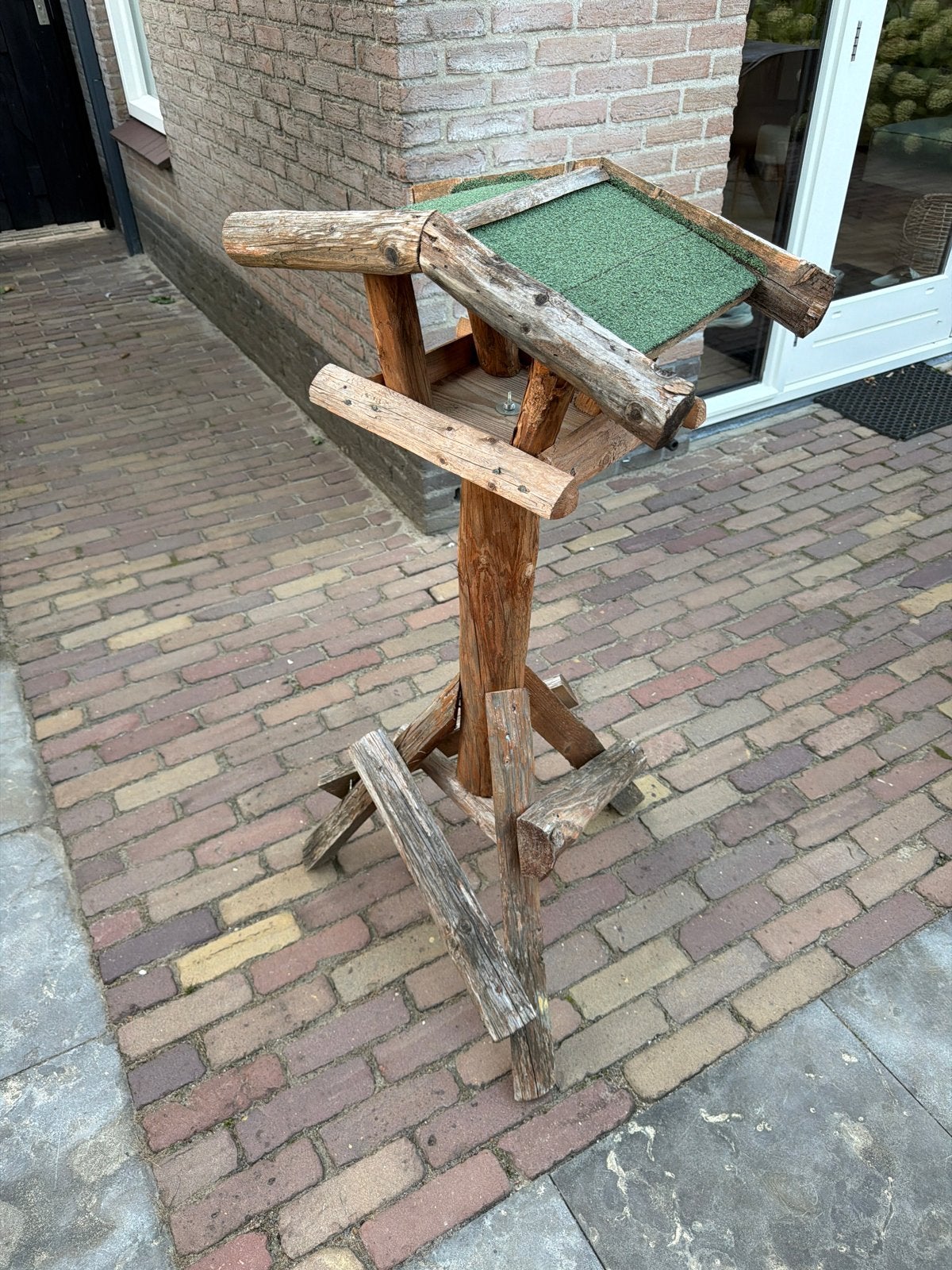 Vogelhuisje op paal, Ophalen, Gebruikt, Eten en Drinken