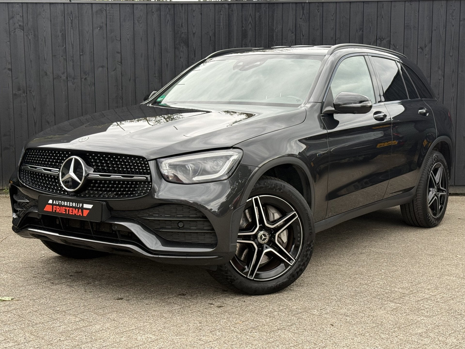 Mercedes-Benz GLC 300e 4MATIC Business Solution AMG, Auto's, Automaat, Gebruikt, 4 cilinders, 2000 kg