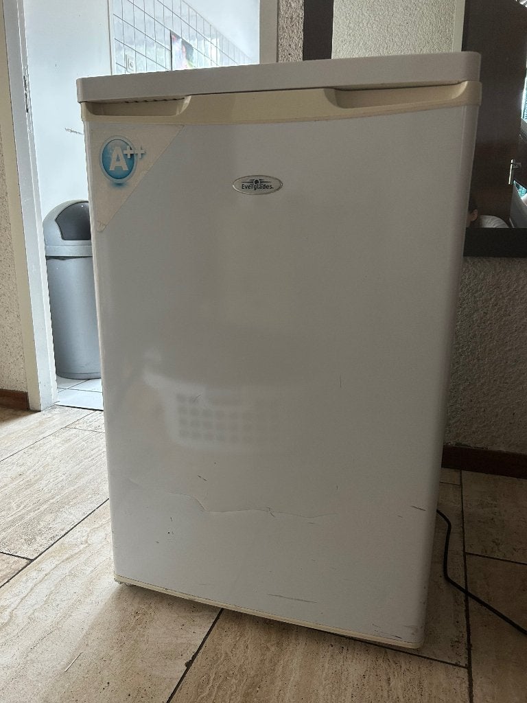 Everglades mini fridge, Witgoed en Apparatuur, Koelkasten en IJskasten, 100 tot 150 liter, 45 tot 60 cm, Ophalen, 85 tot 120 cm