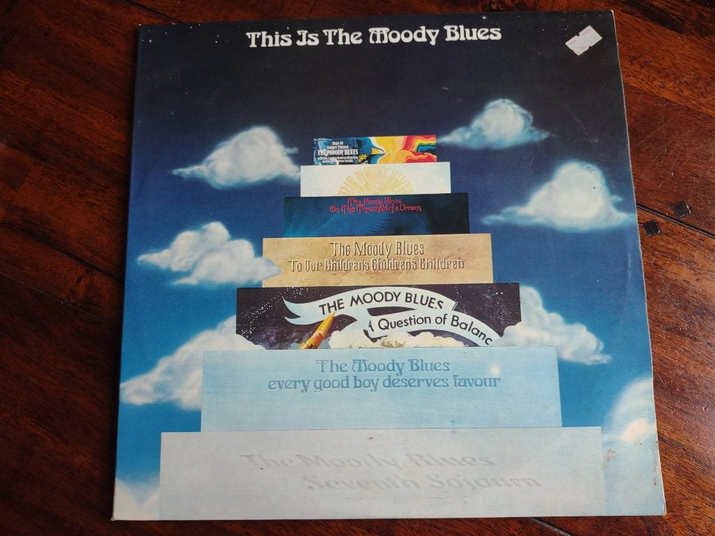 2 LP - This is The Moody Blues, Ophalen of Verzenden, Zo goed als nieuw, 12 inch, Poprock