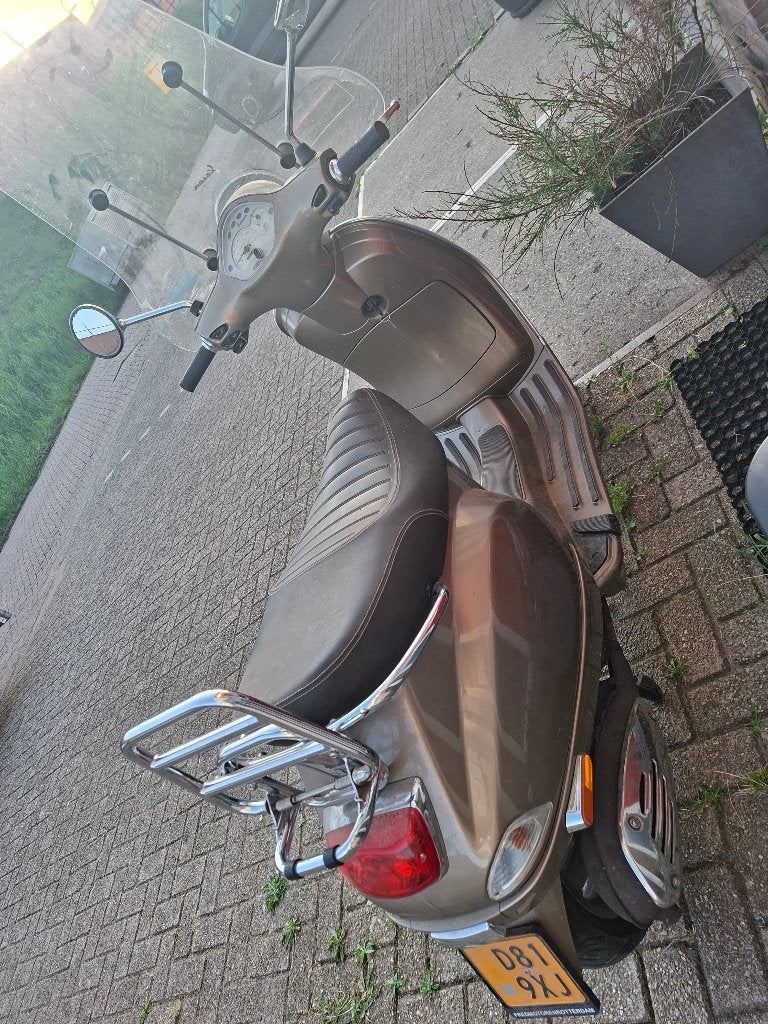 Vespa Piaggio C38 taupe/bruin, Fietsen en Brommers, Ophalen, Gebruikt, Maximaal 45 km/u, Benzine
