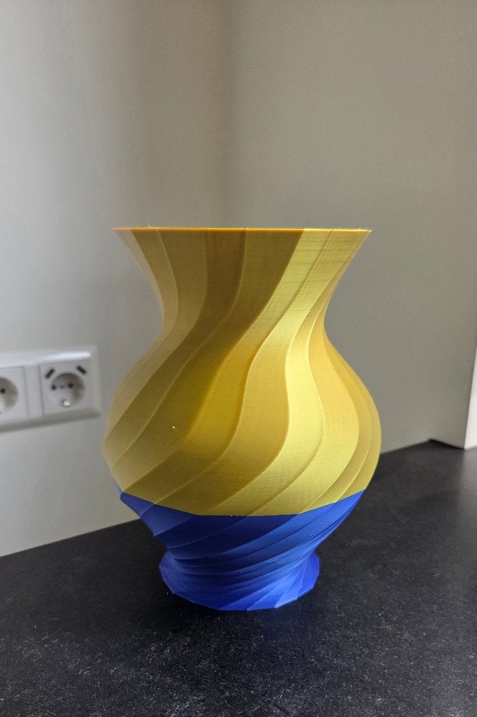 Unieke geprinte vaas, Kunststof, Nieuw, Goud, 18 cm
