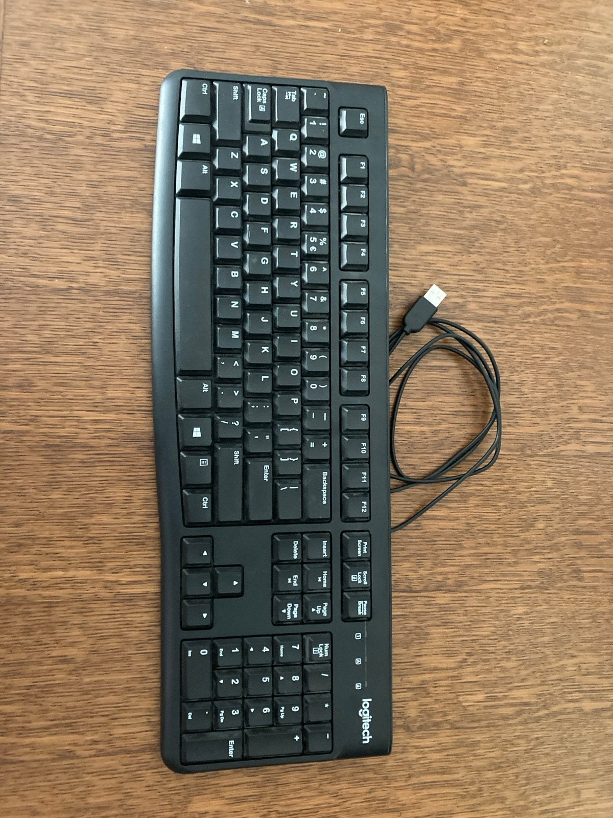 Logitech K120 Bedraad Toetsenbord QWERTY, Computers en Software, Toetsenborden, Ophalen of Verzenden, Qwerty, Zo goed als nieuw