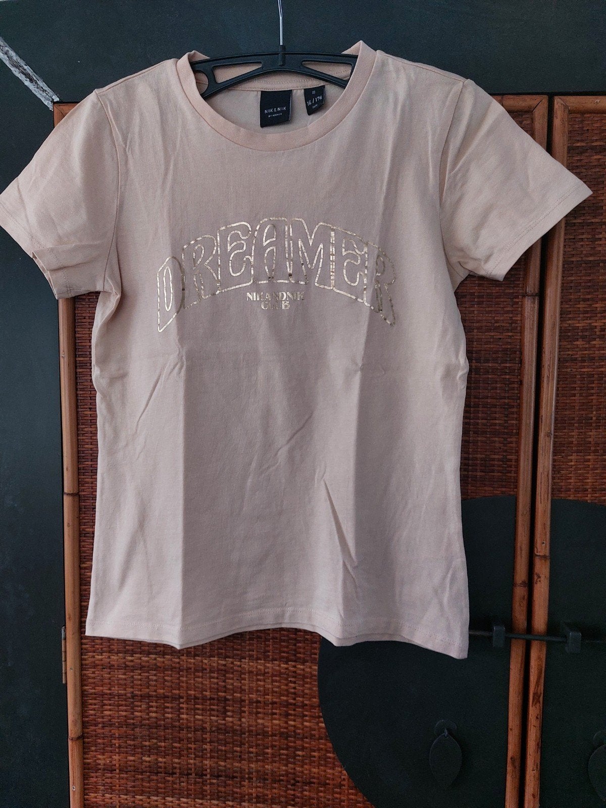 Beige Nik&Nik shirt met gouden letters maat 176, Kinderen en Baby's, Kinderkleding | Maat 176, Meisje, Nik&Nik, Ophalen of Verzenden