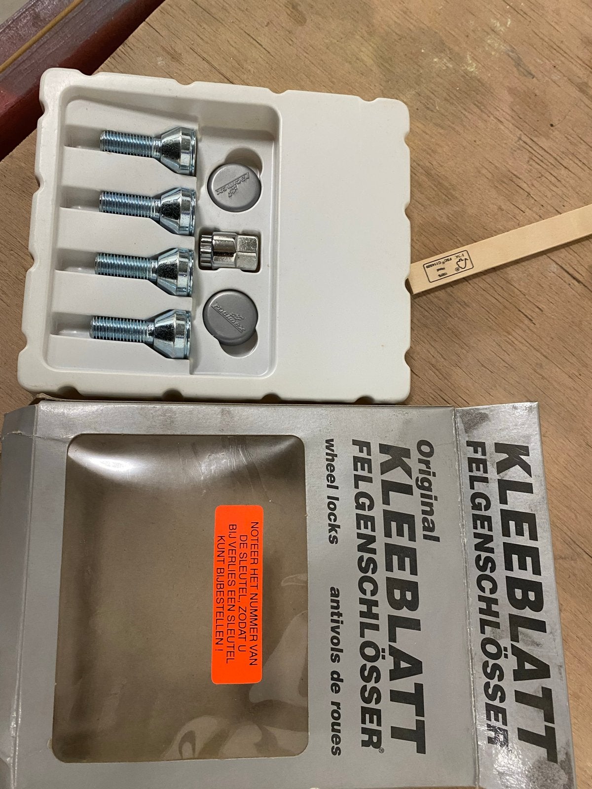 Nieuw set KLEEBLATT wieldoppen / wielsloten, Ophalen of Verzenden, Nieuw