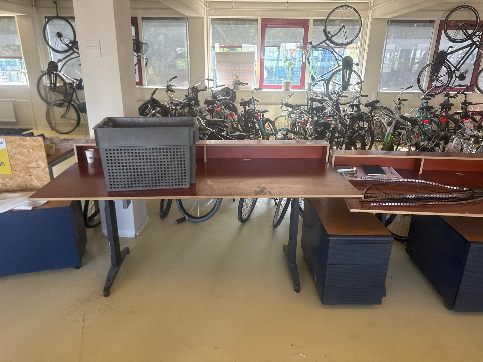 Stevige werkbank met opbergruimte voor fietsenwinkel, Ophalen, Gebruikt, Goederen, Overige merken