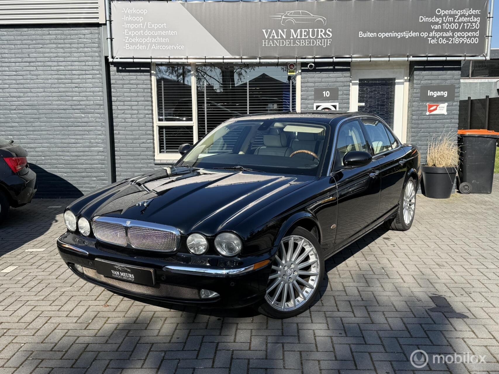 Jaguar XJ 2.7D V6, Leder, navigatie automaat, apk 06-2026, Auto's, Gebruikt, Beige, 197 €/maand, Zwart