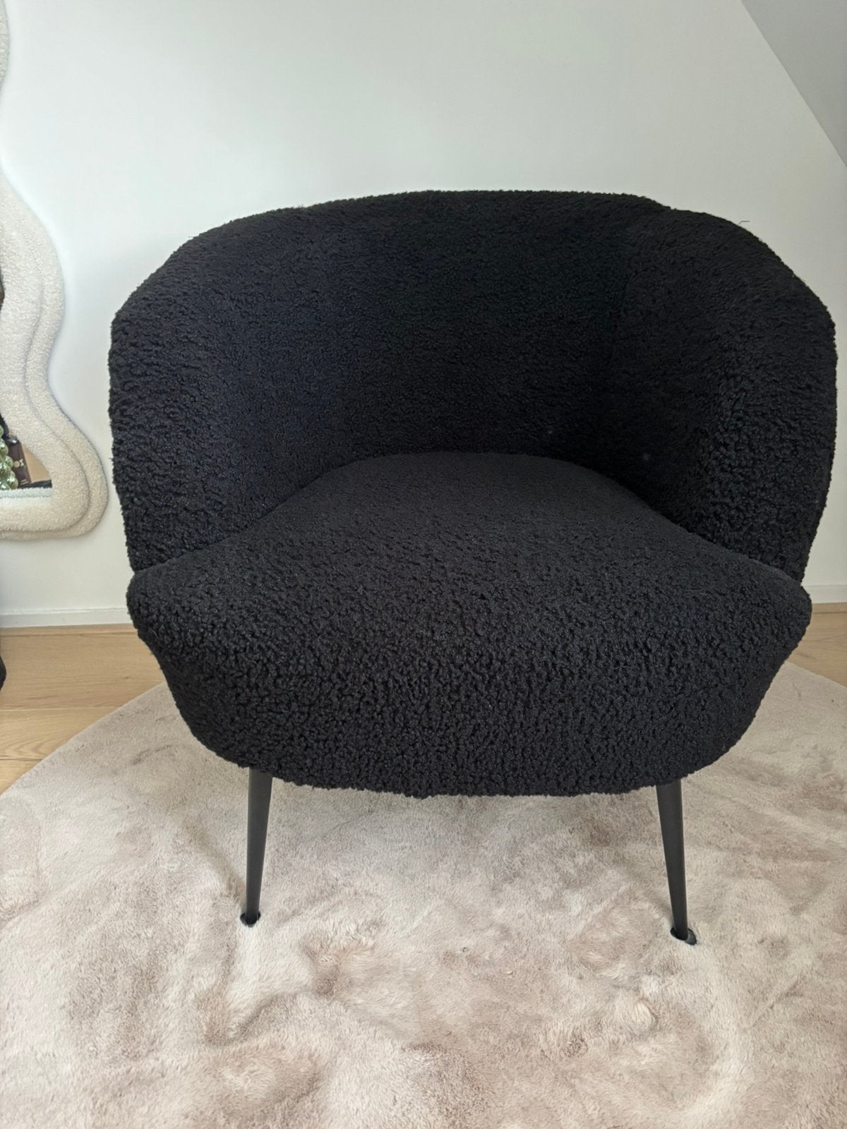 By Boo fauteuil boucle zwart, Huis en Inrichting, Ophalen, Zo goed als nieuw, 50 tot 75 cm