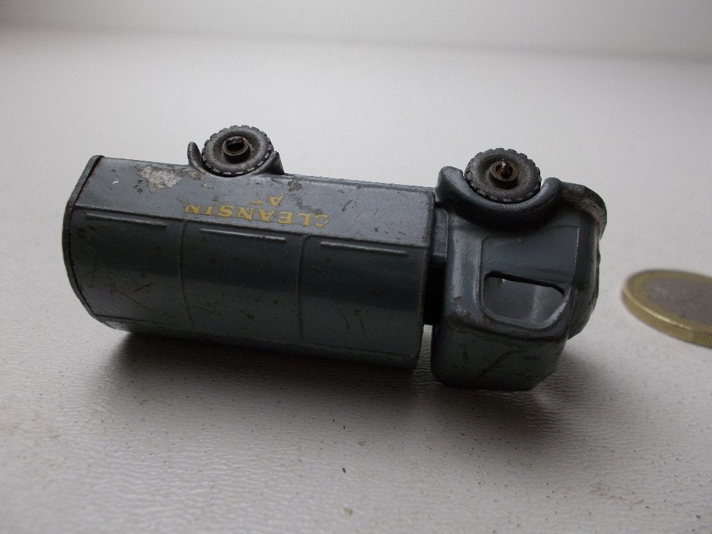 1957 Lesney Matchbox No. 38A KARRIER REFUSE COLLECTOR., Ophalen of Verzenden, Gebruikt, Bus of Vrachtwagen, Lesney