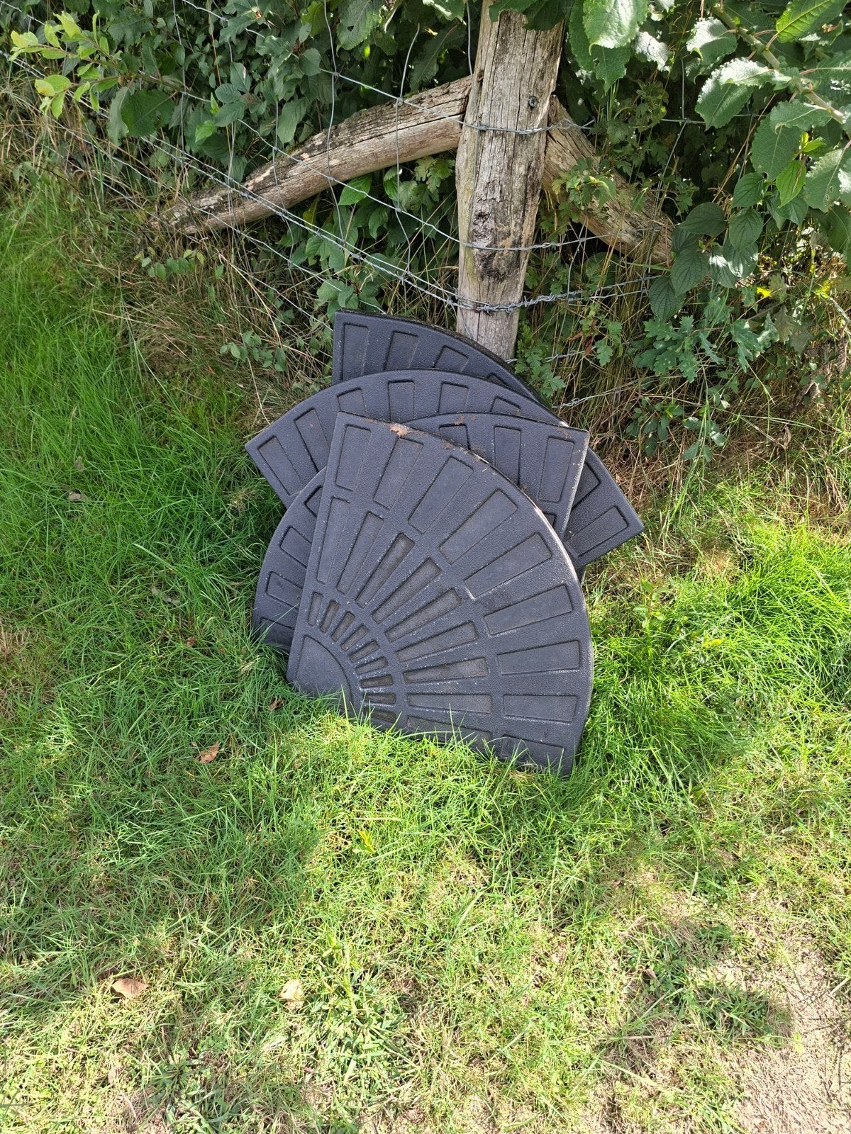 Gratis Zwarte rubberen met binnen in beton voor Parasolvoet, Ophalen, Gebruikt, Rubber, Minder dan 5 m²