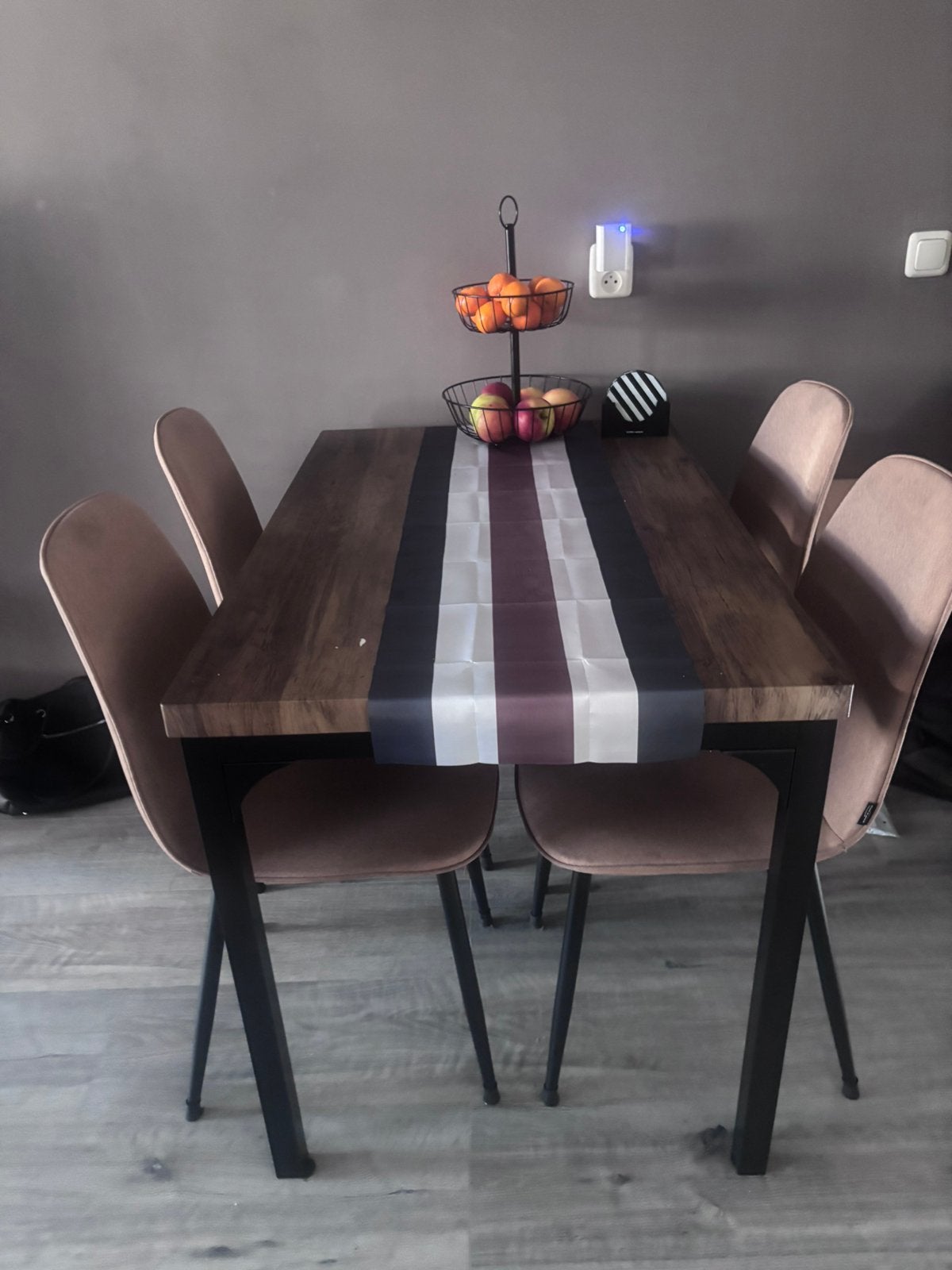 Eettafel met 4 stoelen., Huis en Inrichting, Tafels | Eettafels, Ophalen, Gebruikt, 50 tot 100 cm, 100 tot 150 cm