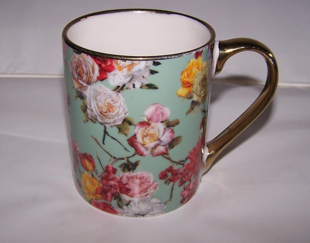 Prachtig porseleinen mok Flower Fields. Nieuwstaat., Ophalen of Verzenden, Zo goed als nieuw, Wedgwood, Kop(pen) en/of Schotel(s)