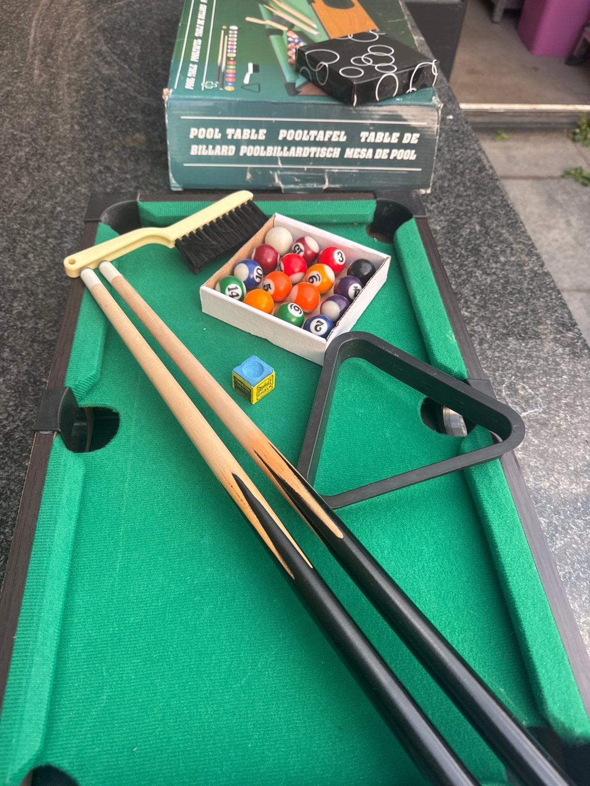 Mini pooltafel met accessoires - Compleet en compact, Ophalen, Zo goed als nieuw