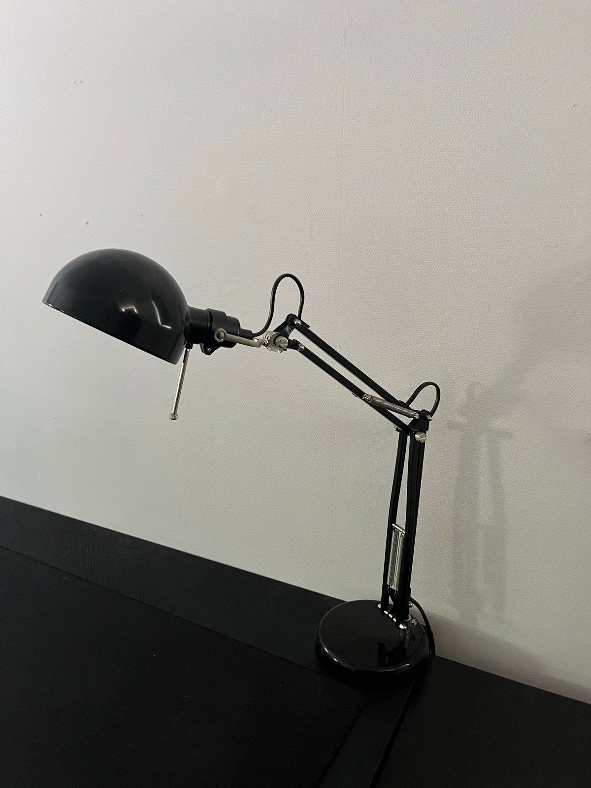 Zwarte verstelbare bureaulamp met E14 fitting, Ophalen, Bureaulamp, E14 (klein), Zwart