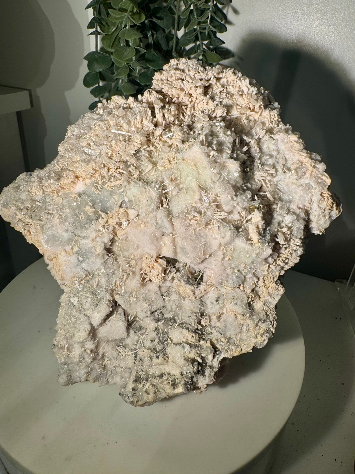 Rhodochrosiet met pyriet sugar fluoriet pyriet en seleniet, Ophalen of Verzenden, Mineraal