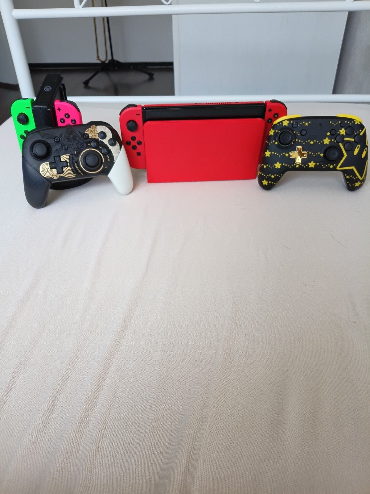 Nintendo Switch oled mario editie met 2 controllers en oplad, Spelcomputers en Games, Spelcomputers | Nintendo Switch, Ophalen