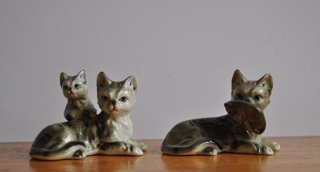 Vintage Klein Beeldje Poes Kat Kitten 1970 8 cm, Ophalen of Verzenden, Gebruikt, Hond of Kat, Beeldje of Figuurtje