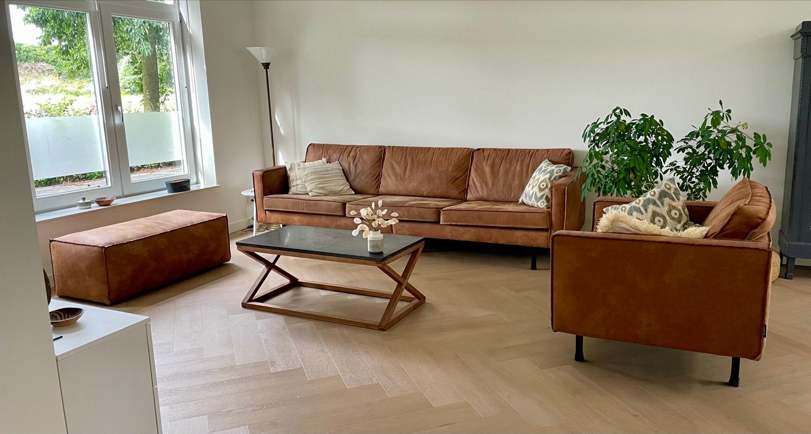 Rodeo Cognac Bankstel: 3,5-zits, Loveseat & Poef, Ophalen, 250 tot 300 cm, Gebruikt, 75 tot 100 cm