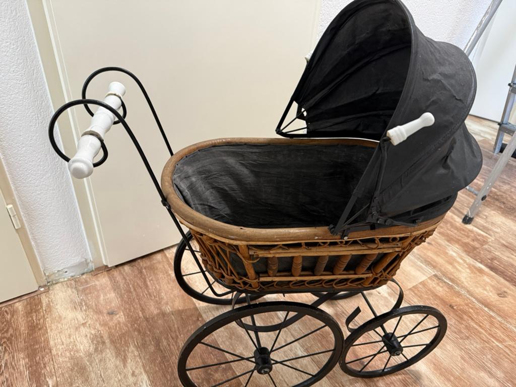 Vintage rotan kinderwagen met kap, Kinderen en Baby's, Kinderwagens en Combinaties, Gebruikt, Kinderwagen, Overige merken, Ophalen of Verzenden