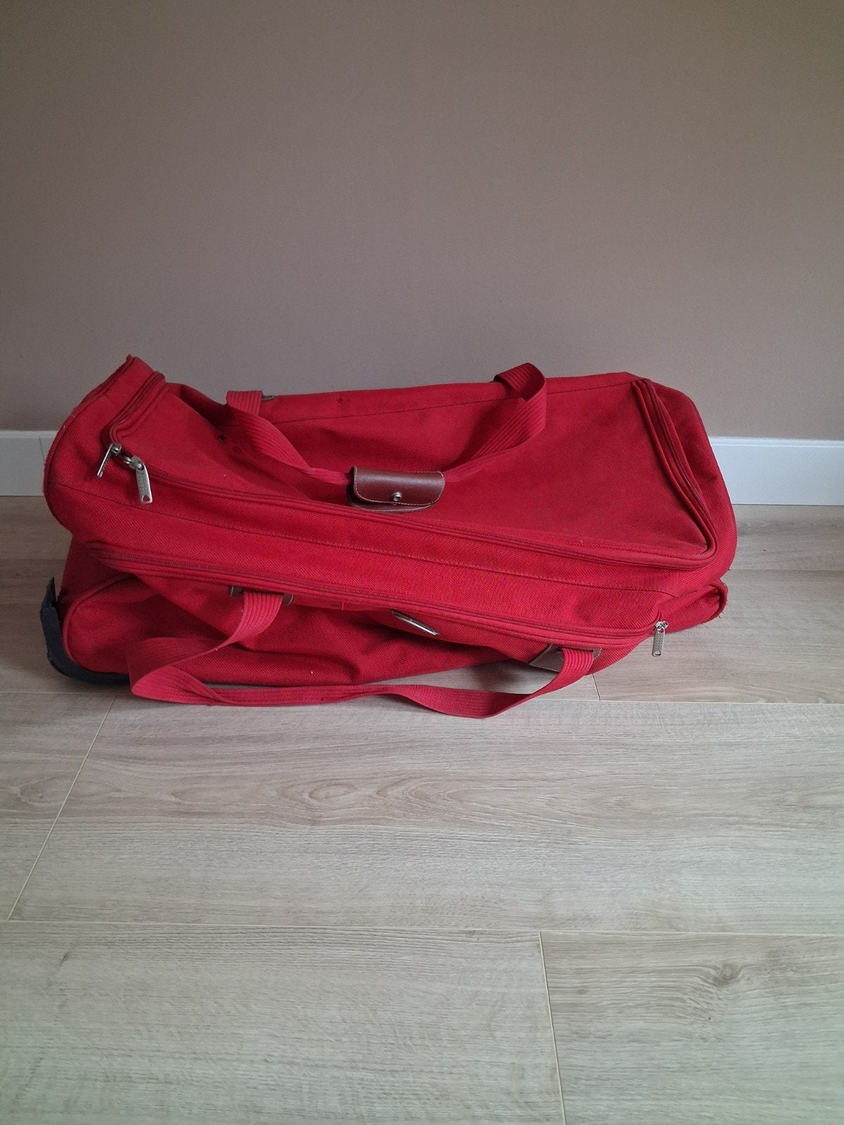 een grote rode reis tas, Ophalen of Verzenden, Rood, 30 cm of meer