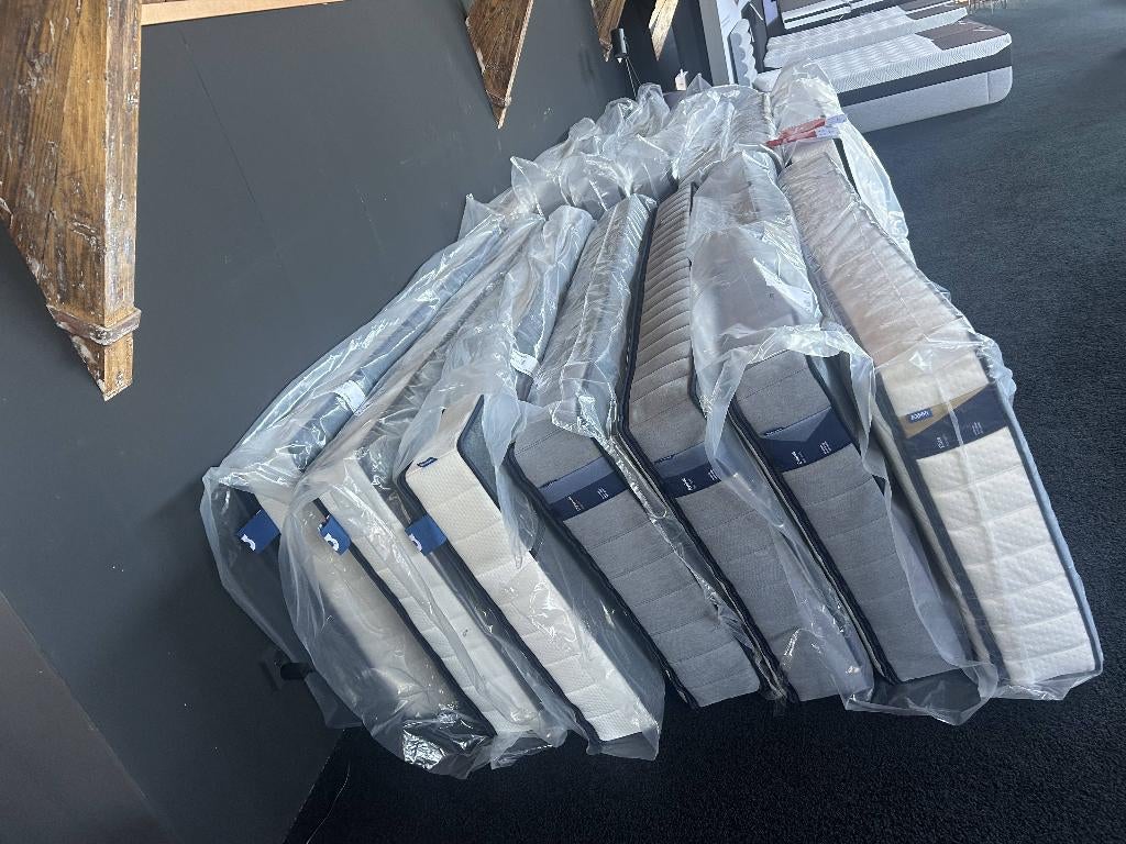 Nieuwe AUPING matrassen in uitverkoop, korting tot 40%, Huis en Inrichting, Slaapkamer | Matrassen en Bedbodems, Ophalen, 90 cm