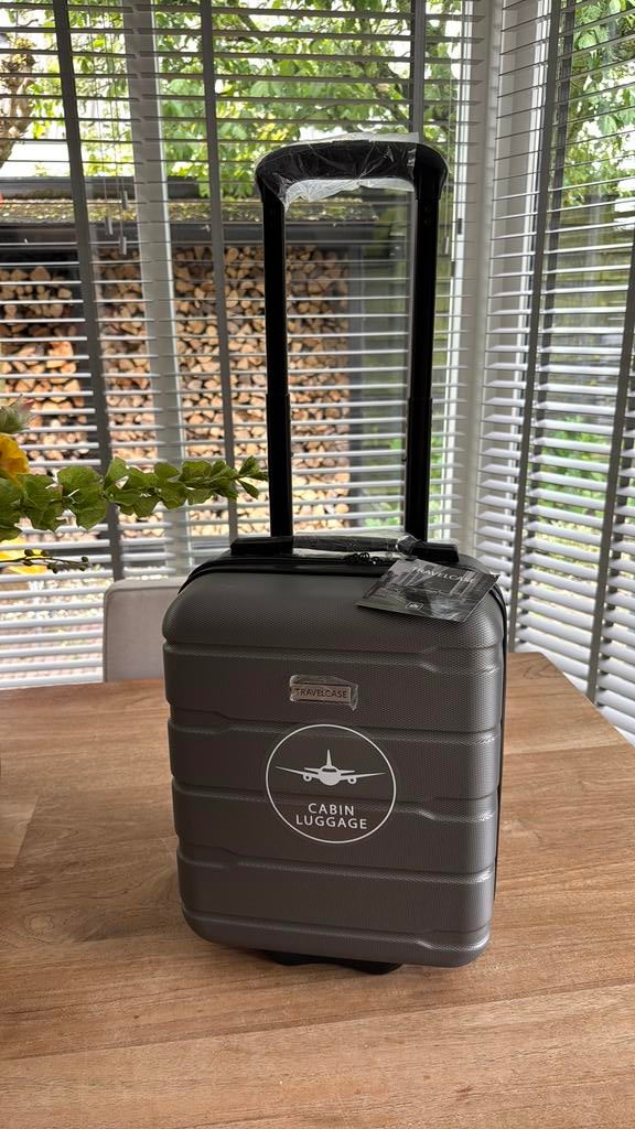 nieuwe cabin luggage merk travelcase zilvergrijs, Sieraden, Tassen en Uiterlijk, Tassen | Reistassen en Weekendtassen, 40 tot 60 cm