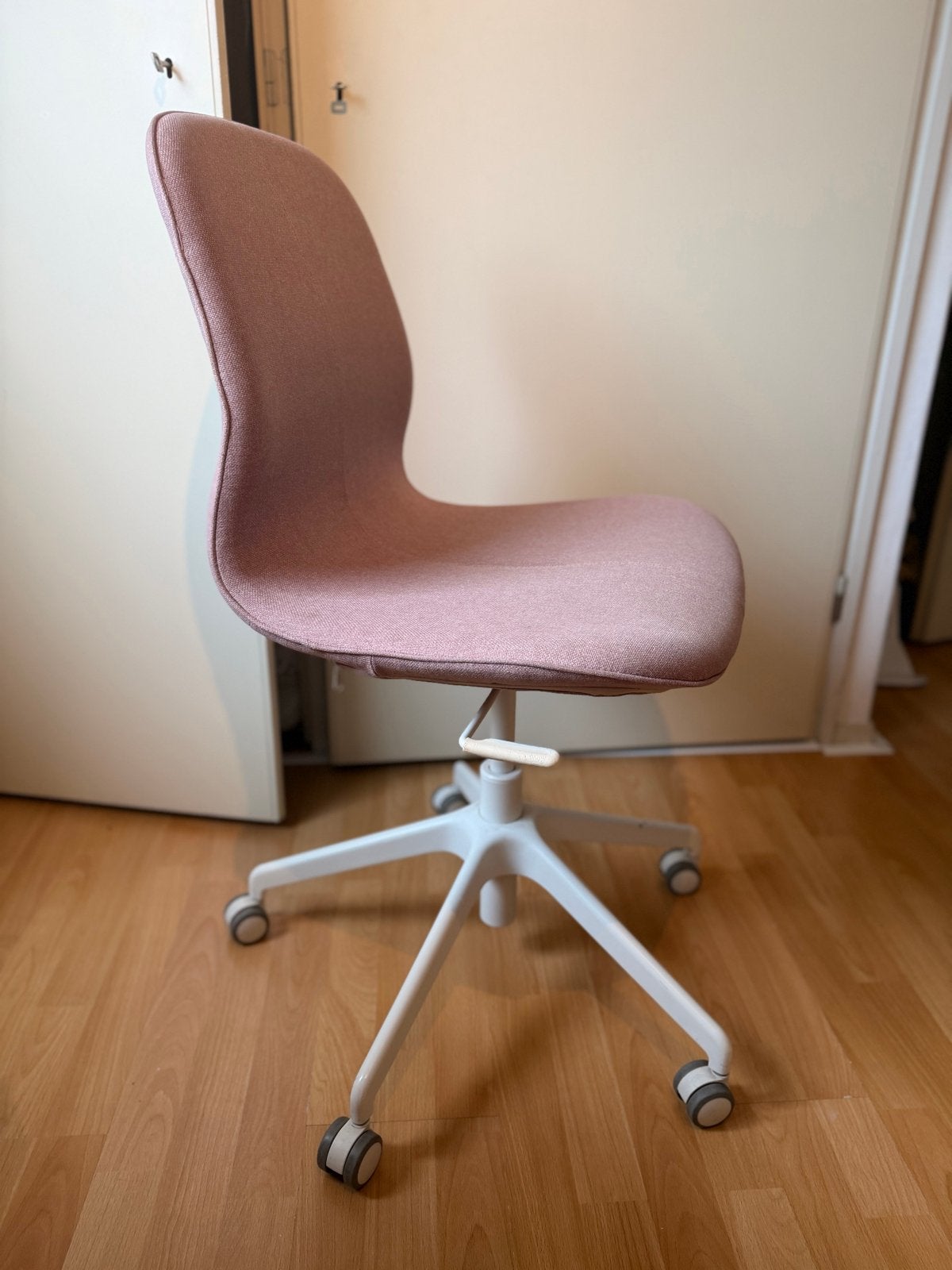 IKEA LÅNGFJÄLL bureaustoel, Huis en Inrichting, Bureaustoelen, Ophalen, Gebruikt, Roze, Bureaustoel