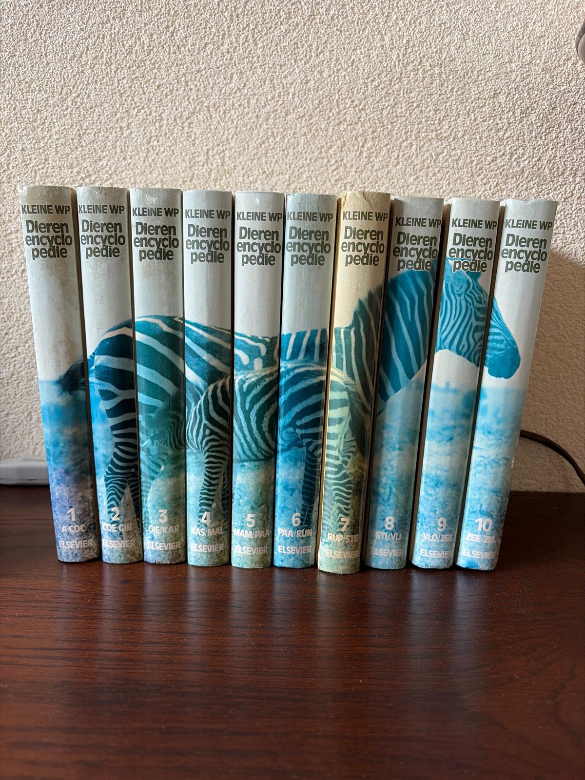 Complete serie Kleine WP Dieren encyclopedie (10 delen), Boeken, Ophalen of Verzenden, Gelezen, Dieren, Complete serie