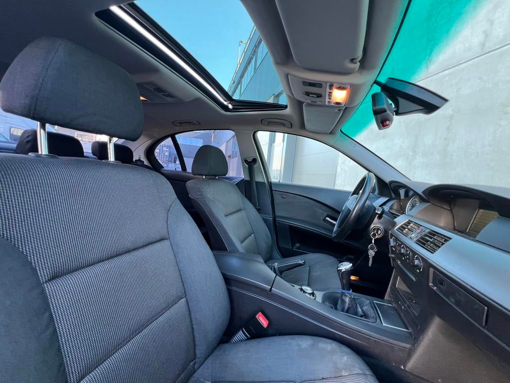 Luxe BMW 5-Serie 520i E60 Sedan 170PK Benzine/SchuifDak/Navi, Auto's, 2171 cc, Achterwielaandrijving, Zwart, Blauw