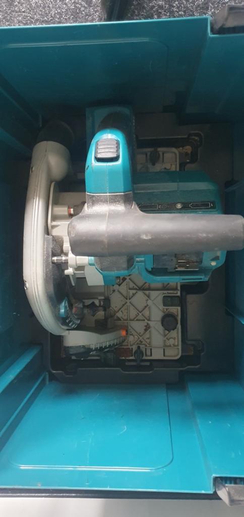 Makita invalzaag met geleider, tas en koffer, Ophalen of Verzenden, 1200 watt of meer, Invalzaag, 30 tot 70 mm