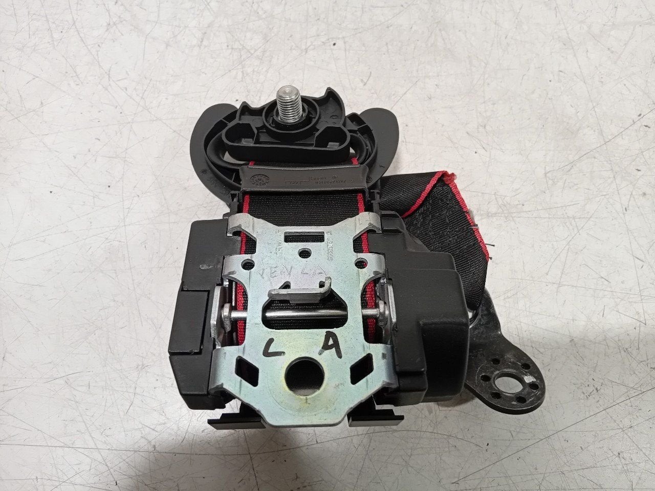 Veiligheidsgordel links achter Volkswagen Polo, Onderdelen@venauto.nl, Van der Ven Autorecycling B.V., Gebruikt, Ettenseweg 76, 4706 PB Roosendaal, The Netherlands