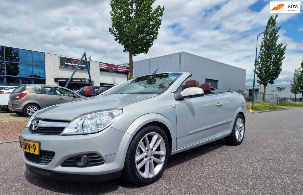 Opel Astra TwinTop 1.8 Cosmo CABRIO AUT NAVI PSENSOR LEDER C, Gebruikt, Zwart, 4 cilinders, Cabriolet