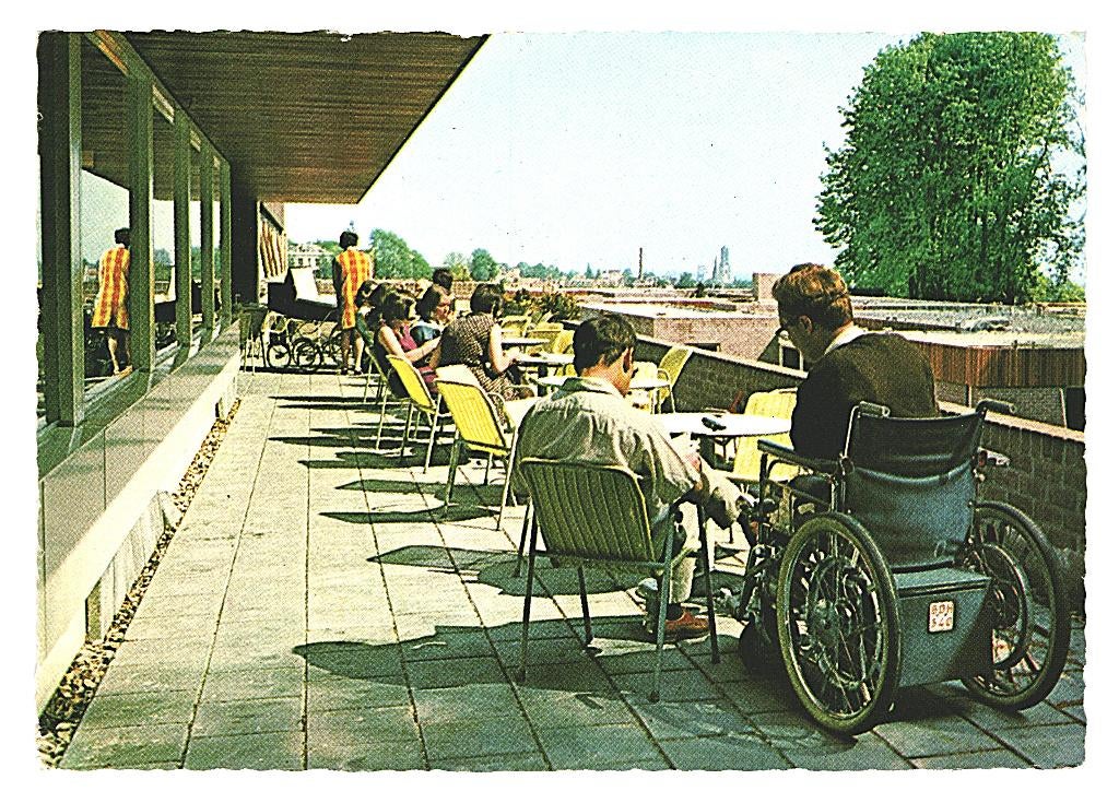 802527 Arnhem 1971 Het Dorp _Gelopen mooie zegel Pandabeer