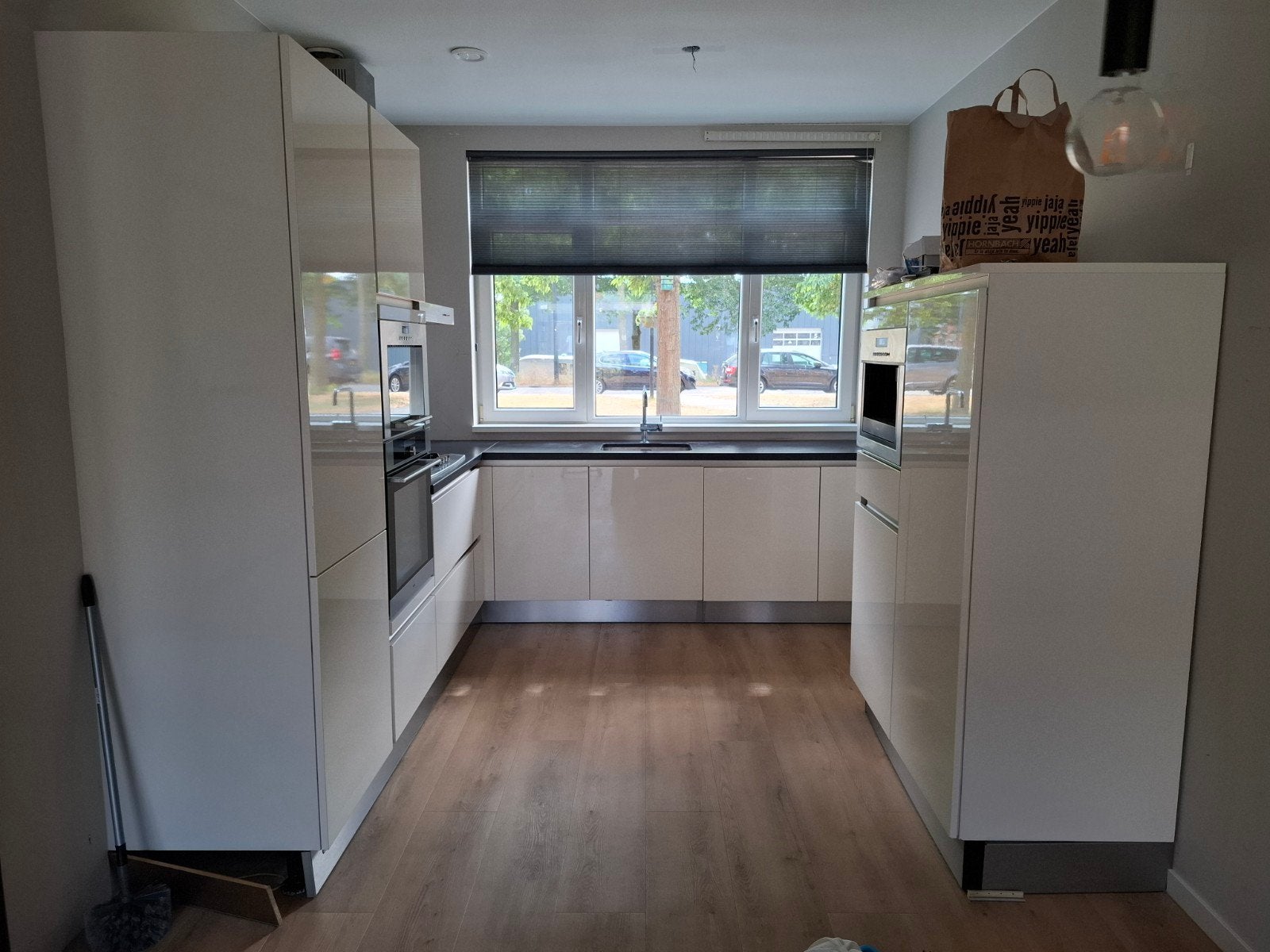 L-vormige keuken met Pelgrim apparatuur, Ophalen, Gebruikt, Wit, Hoekkeuken