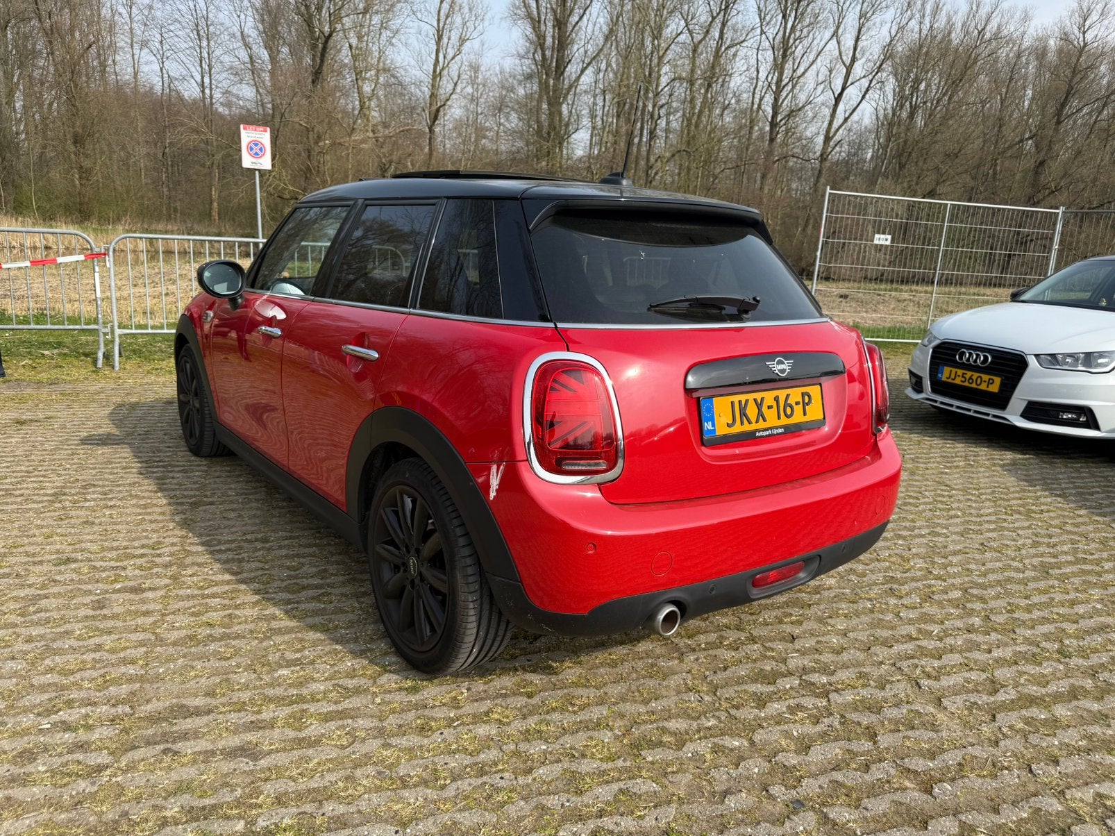 Foto 4 van Perfecte Mini Cooper 5-deurs (f55) Rood
