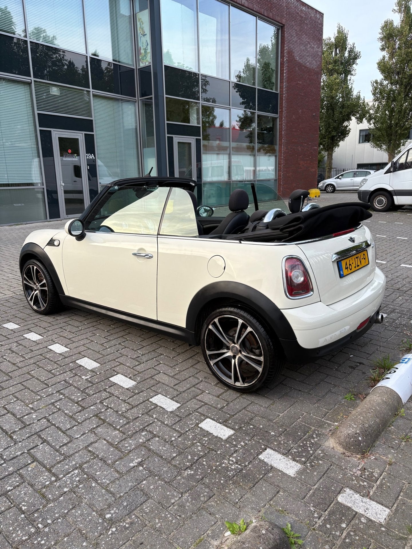 Foto 8 van Mini Cabrio 1.6 Cooper Chili - Cabrio - Cruise - Airco